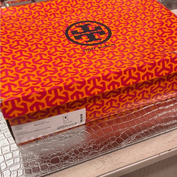 Tory Burch Navy Blue Boots with Gold Logo - Picture 9 of 10